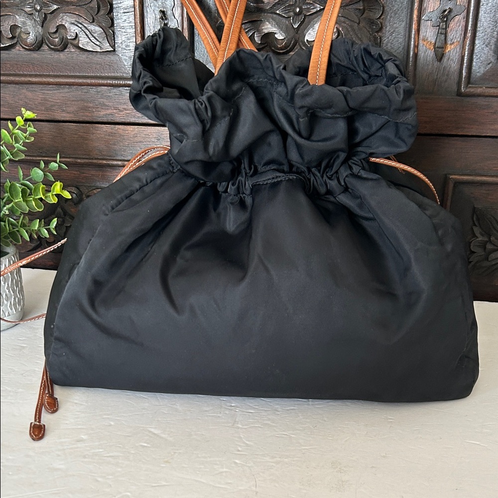 Beautiful Black and Tan Shoulder Bag - Picture 7 of 14